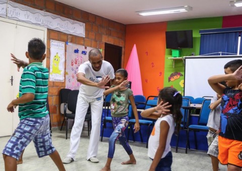 Prosamim tem aulas gratuitas de capoeira