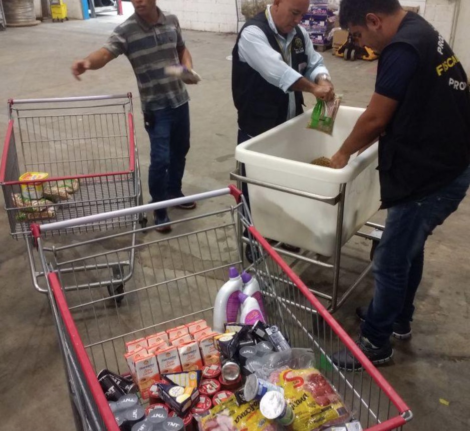 Supermercado de Manaus é multado por venda de 168kg de carne estragada