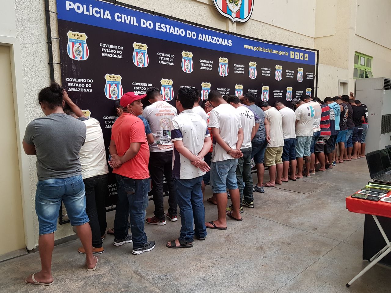 Mais de 400 eletrônicos são apreendidos e 22 pessoas detidas em operação no Centro de Manaus