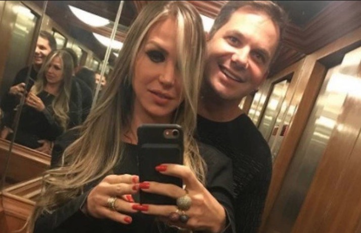 Marido de funkeira morre a tiros de fuzil em estacionamento de restaurante no Rio