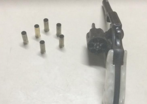 Ao ser assaltado, homem se defende e atira contra bandidos em Manaus