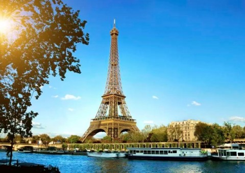 Correios são condenados por impedir pedido de casamento aos pés da Torre Eiffel