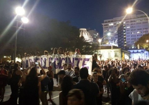 Manifestantes protestam contra morte de vereadora e motorista no Centro do Rio
