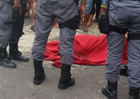 Jogando baralho, homem é executado com 9 tiros em Manaus