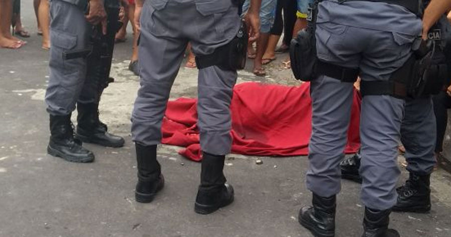 Jogando baralho, homem é executado com 9 tiros em Manaus
