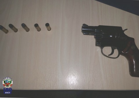 Dupla é baleada e presa com moto roubada após perseguição policial em Manaus