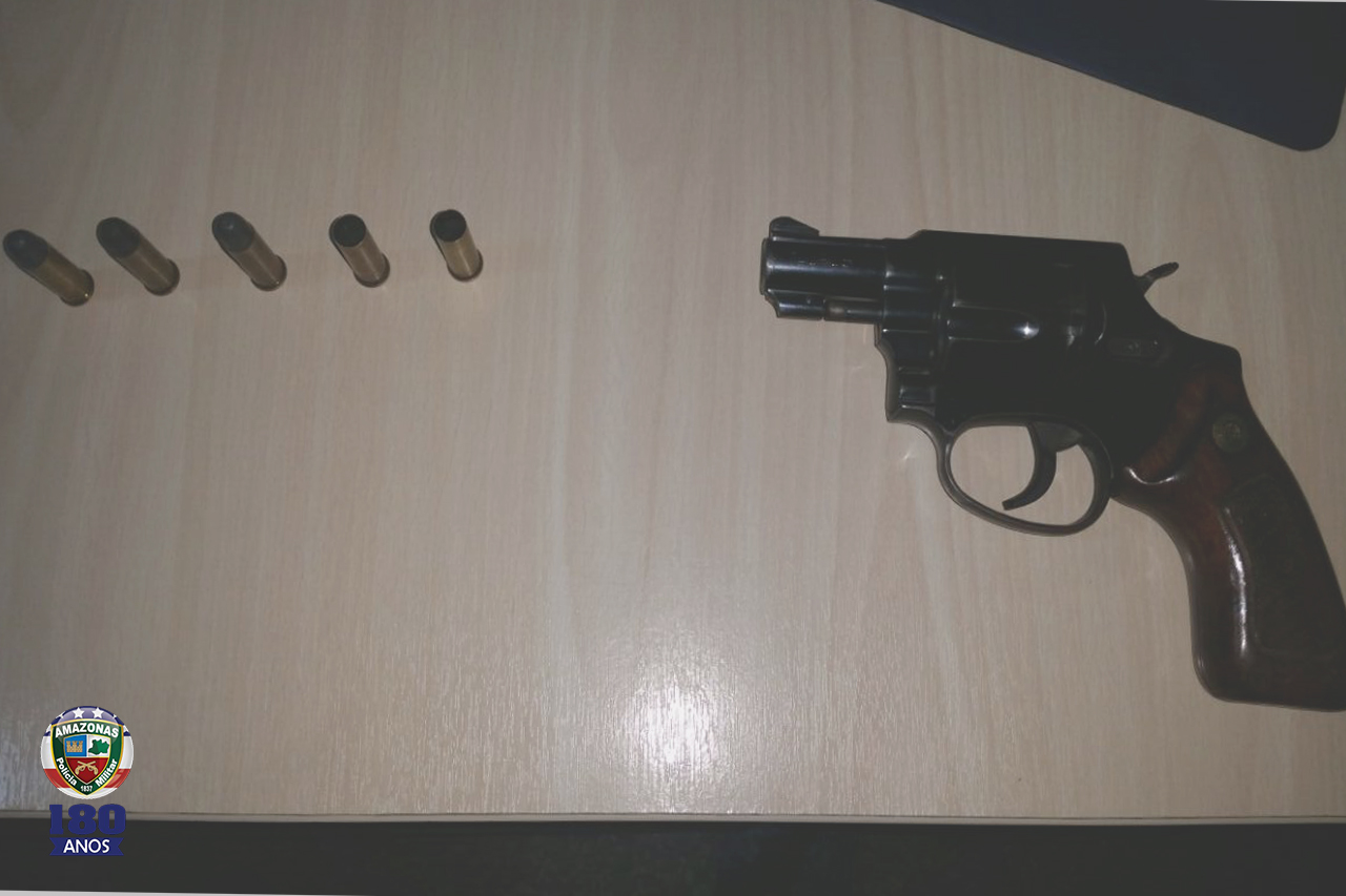 Dupla é baleada e presa com moto roubada após perseguição policial em Manaus