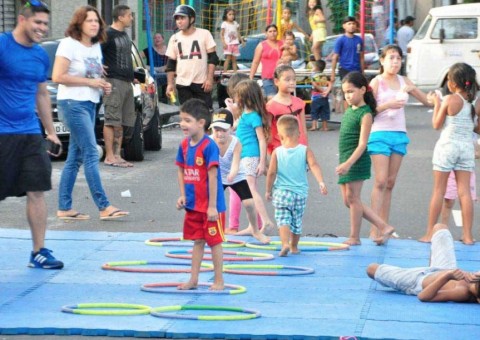 Bairro Grande Vitória recebe pela primeira vez projeto Brincando na Rua