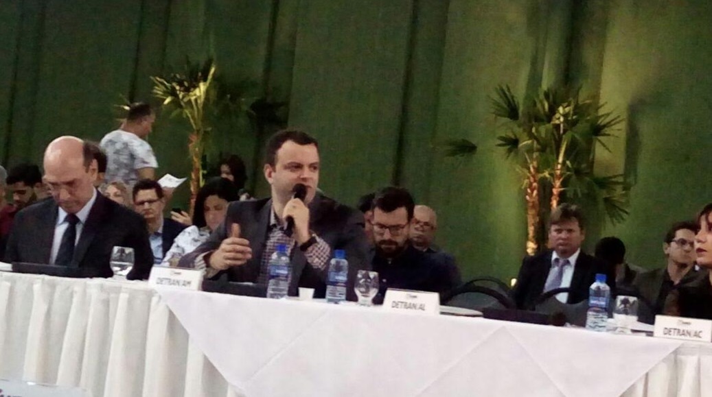 Diretor do Detran-AM propõe versão digital de documento que atesta licenciamento 