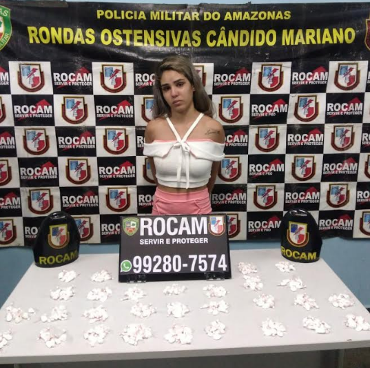 Mulher é presa por tráfico com 300 trouxinhas de drogas em Manaus