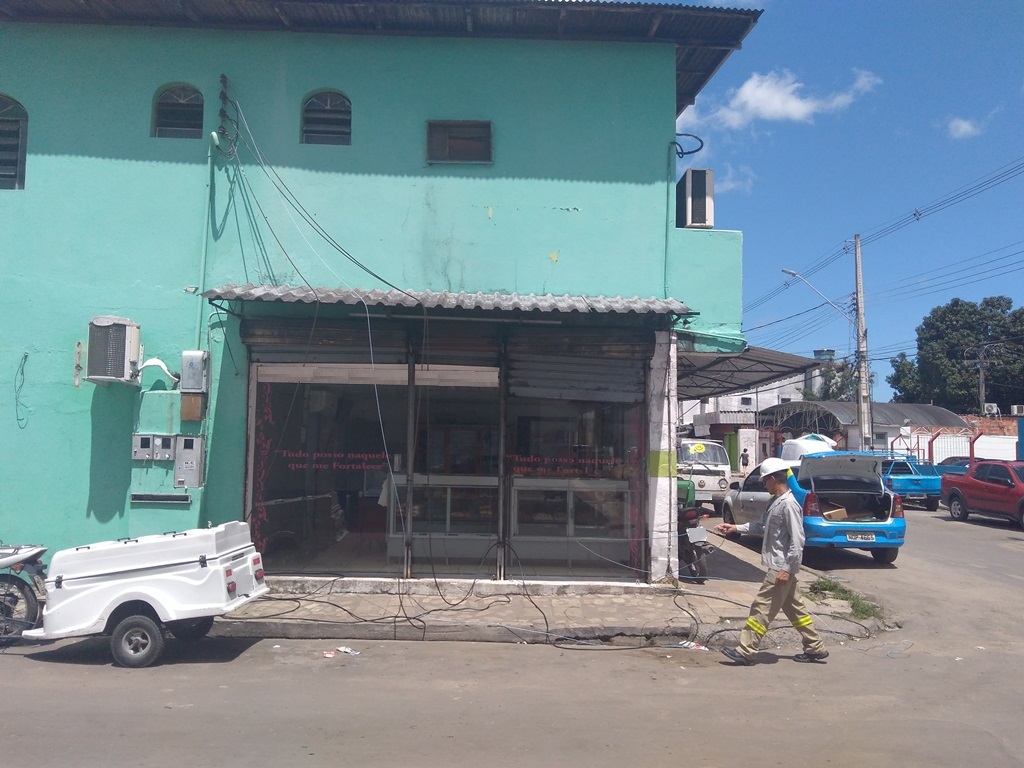 Panificadora é flagrada furtando energia elétrica durante operação em Manaus