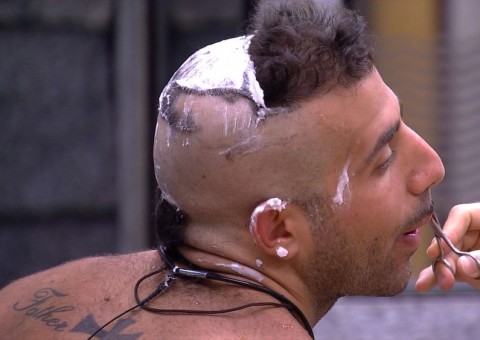 BBB18: Kaysar radicaliza e copia visual bizarro de 'Fenômeno' durante Copa