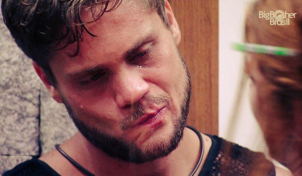  BBB18: Breno e Ana Clara caem no choro durante DR em festa