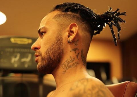 Neymar choca ao revelar visual completo e é comparado a lutador