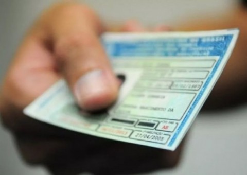 Ministério das Cidades revoga resolução que exigia prova para renovar carteira de habilitação