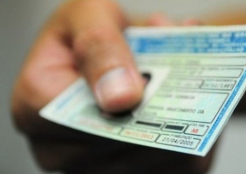 Ministério vai revogar regra que exigia curso para renovar CNH