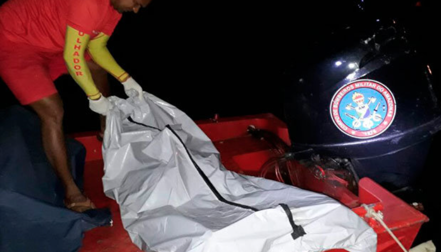 Populares flagram corpo de homem boiando no Centro de Manaus