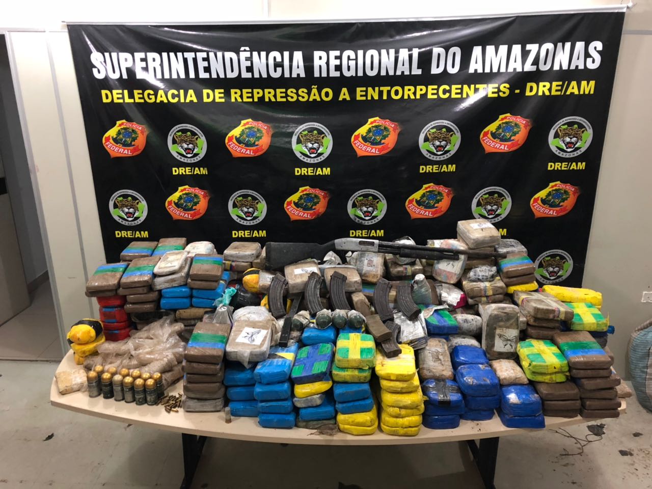 PF apreende 350kg de drogas e armamento pesado no Amazonas