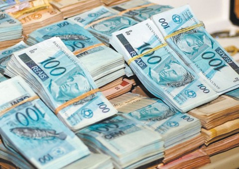 Bispo e padres são presos acusados de desviar recursos na Igreja Católica em Goiás