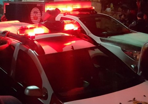 Justiceiro reage a assalto e deixa assaltante agonizando baleado em Manaus