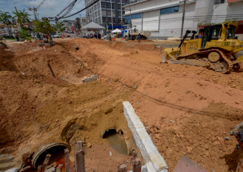 Parte de trecho interditado da Djalma Batista vai ser liberado esta semana
