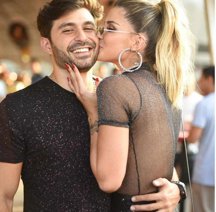 Após dois meses, ex-bbb Aline Gotschalg anuncia término de namoro com empresário
