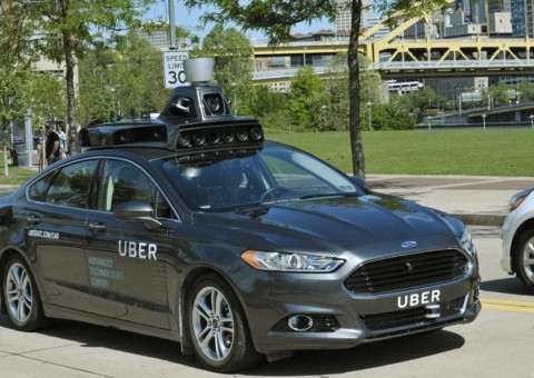 Mulher morre após ser atropelada por carro autônomo da Uber