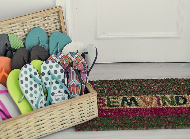 Estudo alerta: Nunca entre em casa de sapato. Saiba por que?