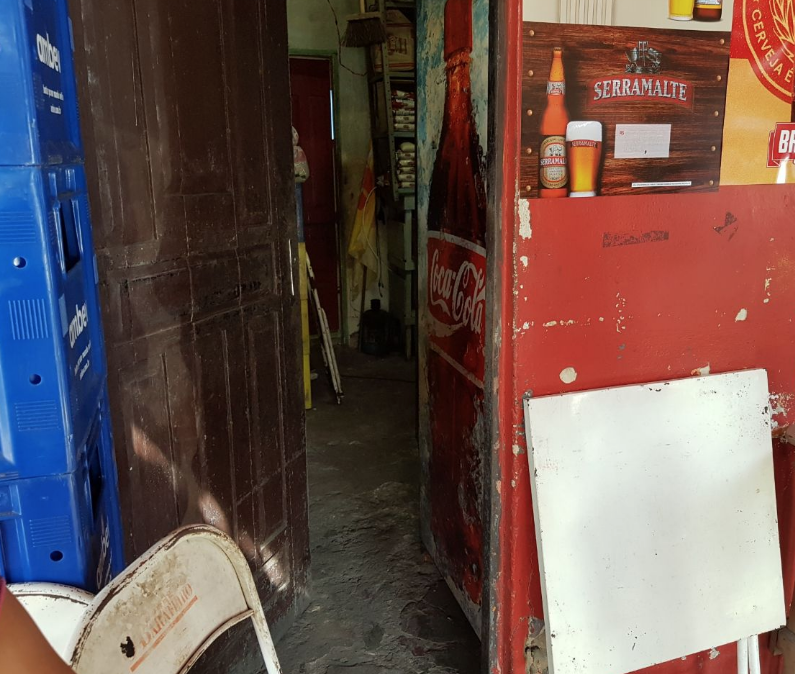 Motorista passa atirando por mercearia e aterroriza moradores em Manaus