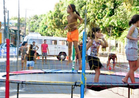 Prefeitura realiza o projeto Brincando na Rua no conjunto Boas Novas neste sábado