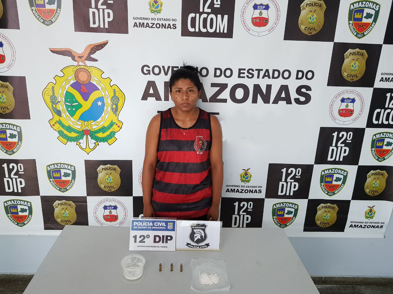 Mulher é presa por tráfico com cocaína e munições em Manaus