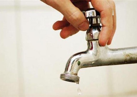 Apagão geral deixa bairros de Manaus sem água 