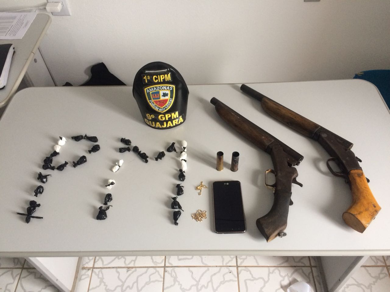 Tiroteio em boca de fumo termina com um baleado e dois presos no Amazonas