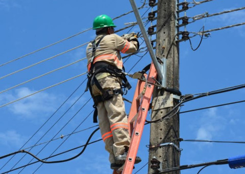 Mais da metade dos bairros de Manaus já estão com energia, afirma Eletrobras