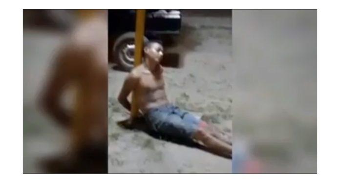Homem é flagrado arrombando comércio e acaba amarrado a poste