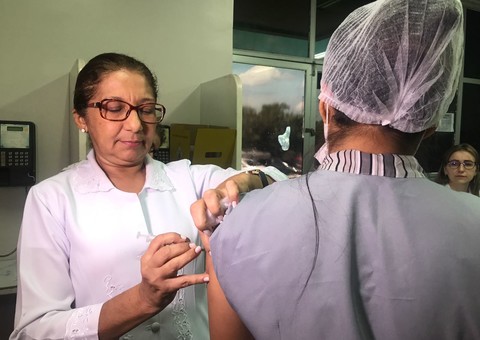 FVS avança com bloqueio vacinal e imuniza profissionais de saúde contra sarampo em Manaus