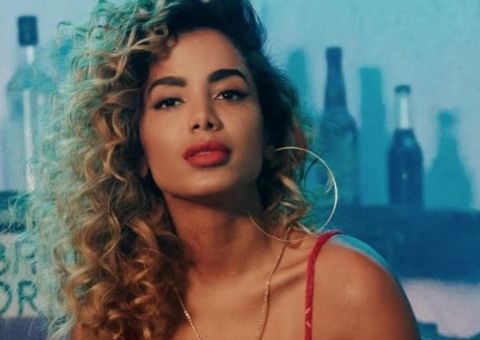 Anitta dá surra de beleza em bastidores de clipe com Wesley Safadão