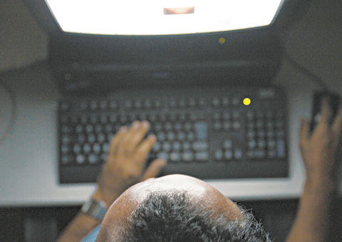 Fotógrafo é preso por estuprar e fazer vídeos pornográficos com a filha 12 anos