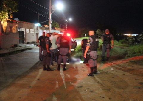 Corpo de homem é encontrado amarrado por moradores após tiroteio em Manaus