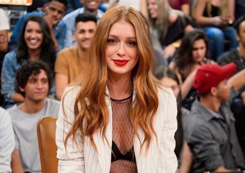 Marina Ruy Barbosa surge deslumbrante com blusa transparente 