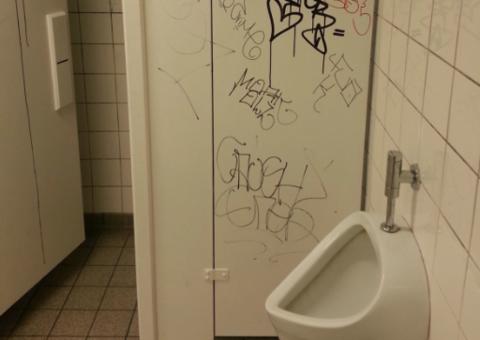 'Entupidor profissional' de privadas vira alvo da polícia