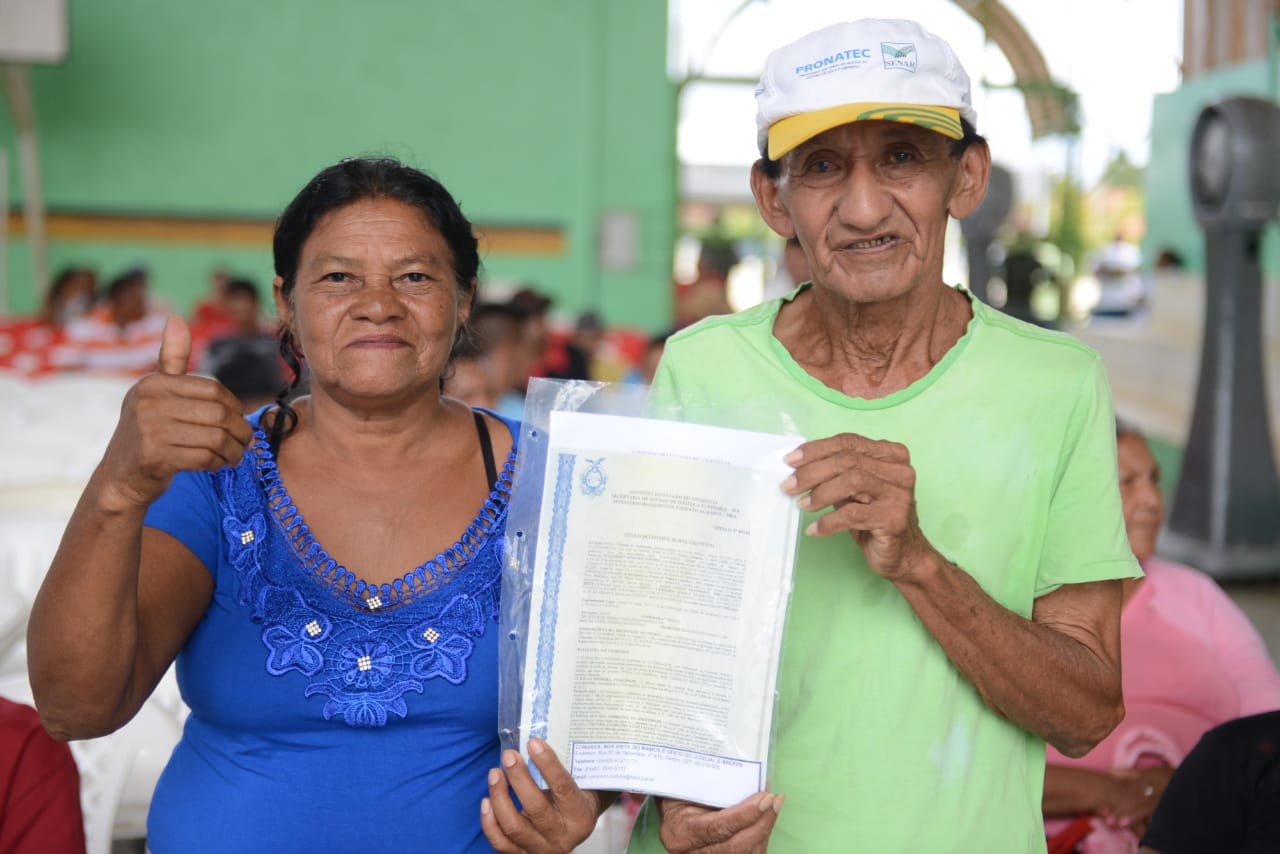 Governo entrega 415 títulos definitivos de terra a produtores rurais no Amazonas