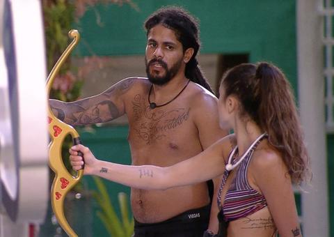    BBB18: Viegas tenta convencer Paula a desistir da Prova do Anjo