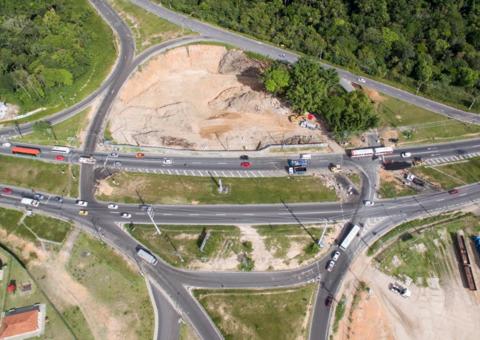 Trânsito passa por mudança para construção de trevo entre avenidas de Manaus