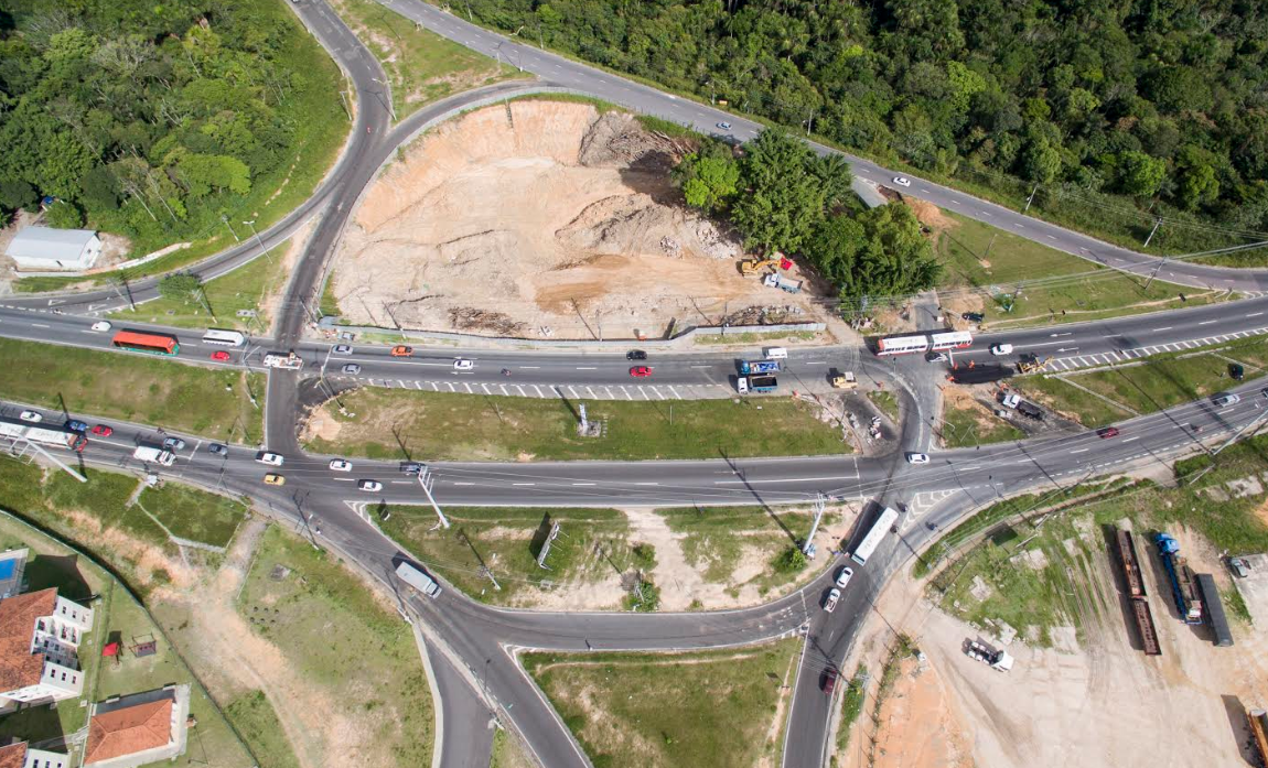 Trânsito passa por mudança para construção de trevo entre avenidas de Manaus