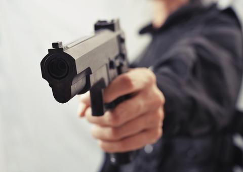 Fiéis são roubados após homem invadir igreja em Manaus