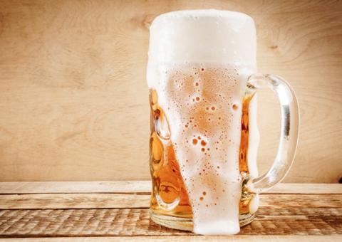 Beber álcool é um dos segredos para viver até os 90 anos? Estudo responde