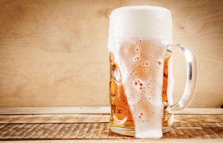 Beber álcool é um dos segredos para viver até os 90 anos? Estudo responde