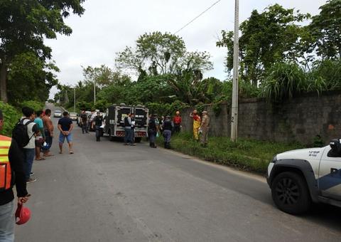 Amarrado e com pescoço degolado, cadáver é encontrado em córrego de Manaus