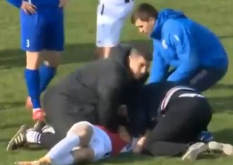 Jogador morre em campo após lance inacreditável; Veja o vídeo